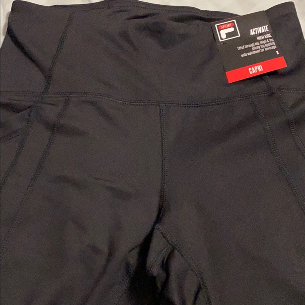 Fila Sport HighRise active Capri Women size small